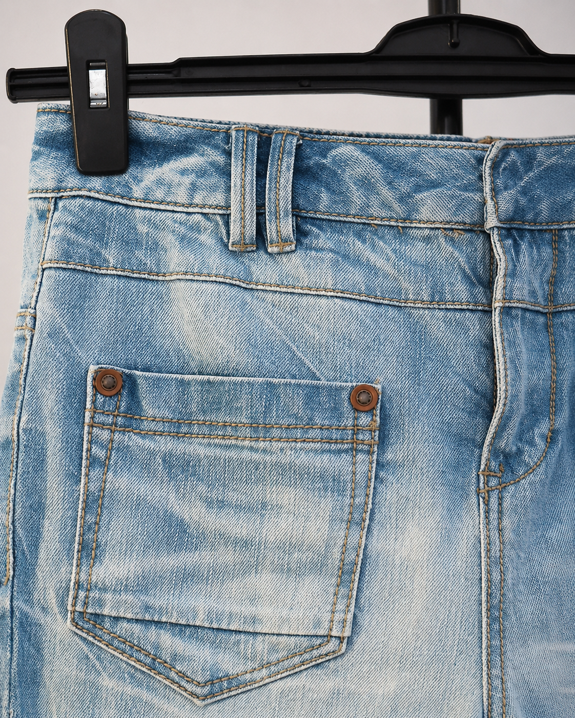 Light Wash Denim Jeans - Size 34 - Image 3