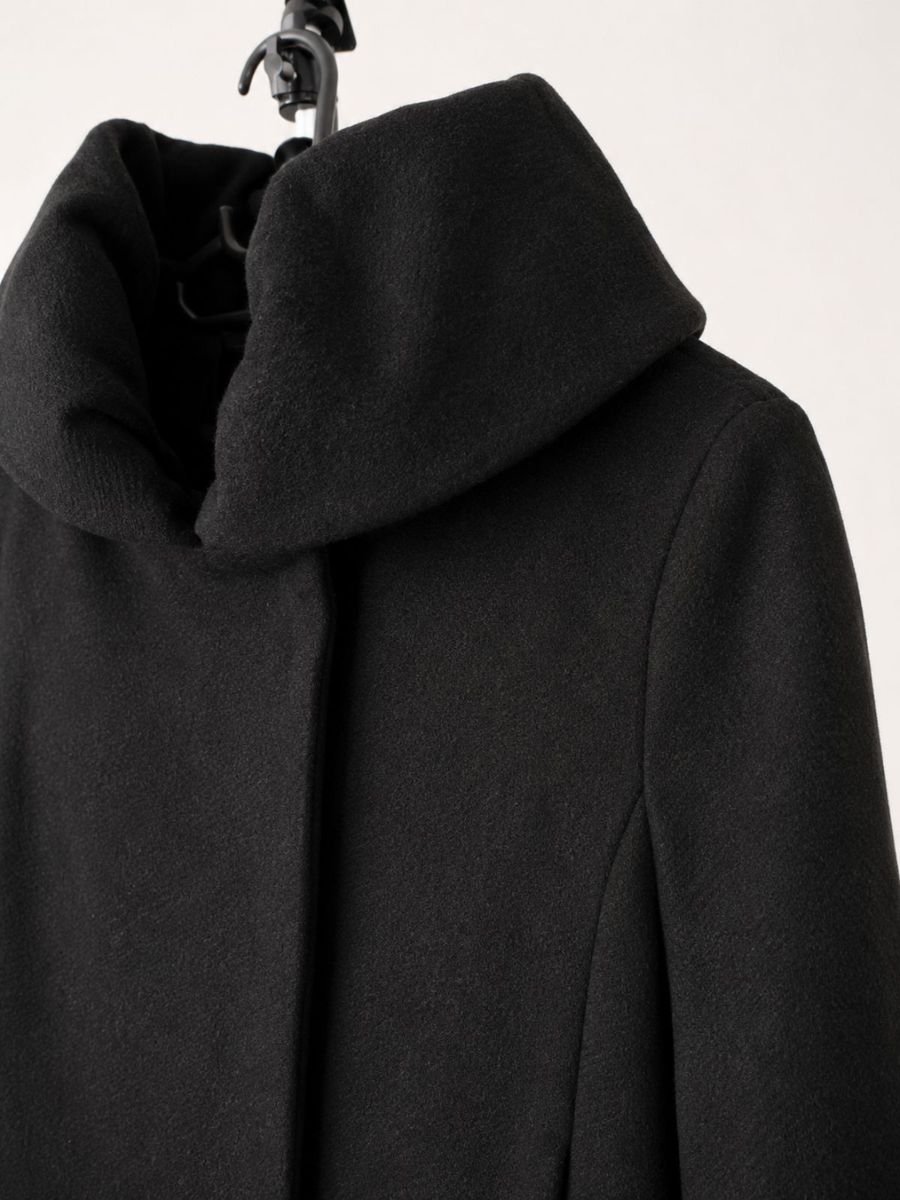 Elegant Black Winter Coat - Size 36 - Image 4