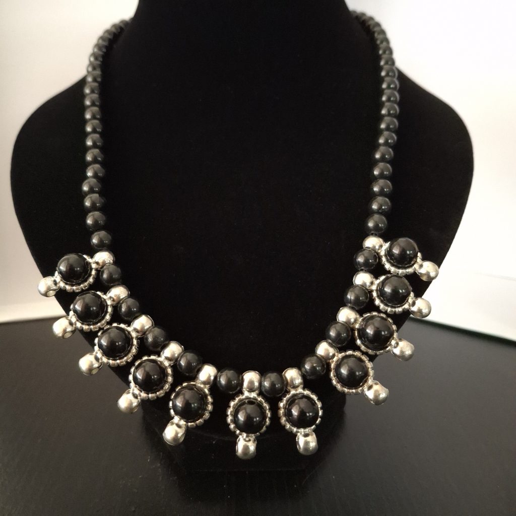 Black Necklace Set